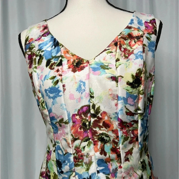Madison Leigh Floral Pleated V-neck Swing Dress - size 6/8 - Picture 4 of 15
